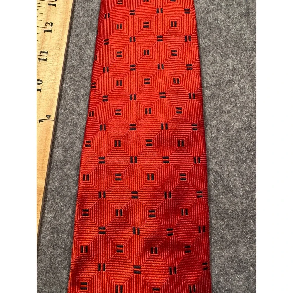 Brooks Brothers Basics Mens Silk Tie Red Geometric Navy Dot Made in USA RN 99458